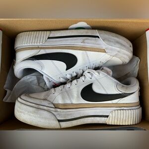 Nike Court Legacy Lift sneakers size 8